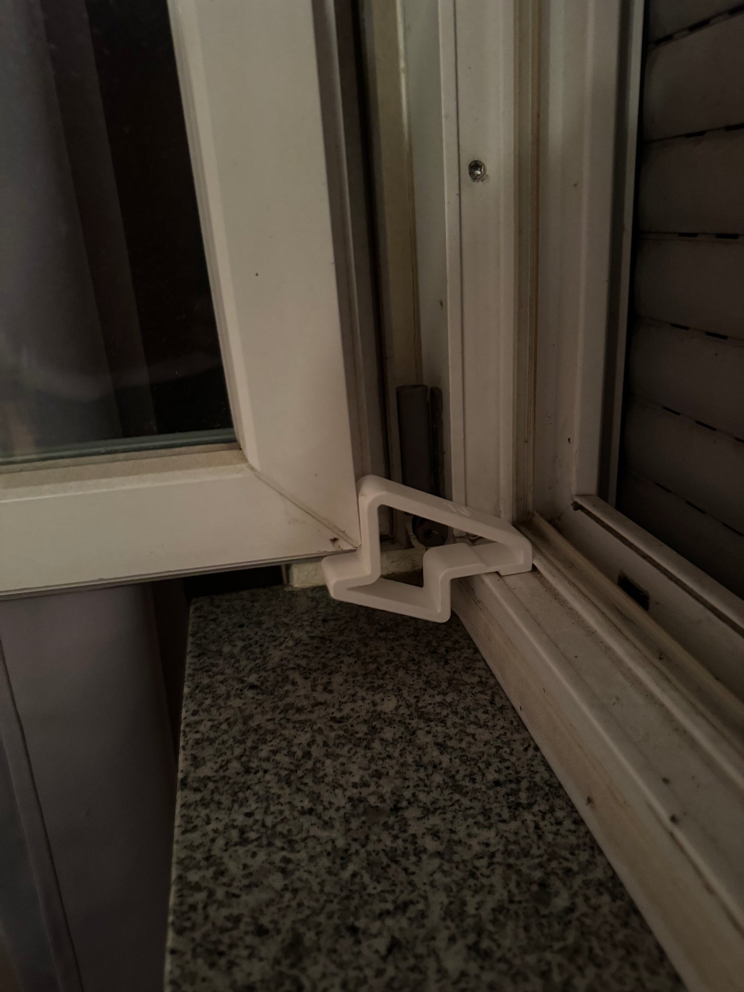 AirLock – 3D-gedruckter Fensterhalter