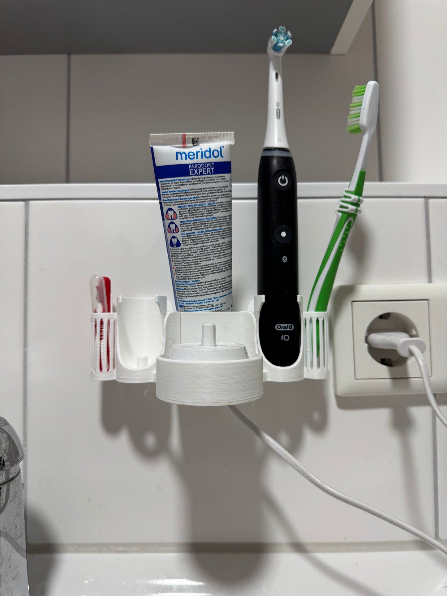 BrushDock-3D-gedruckter Zahnbürstenhalter / Organizer